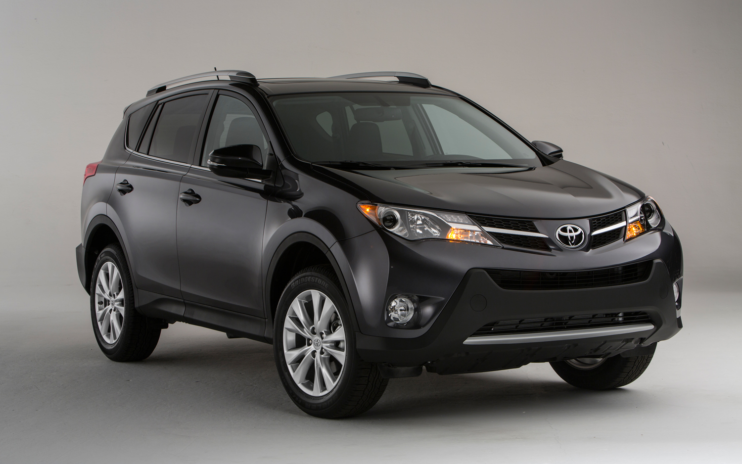 2013_Toyota_RAV4_front_three_quarter.jpg