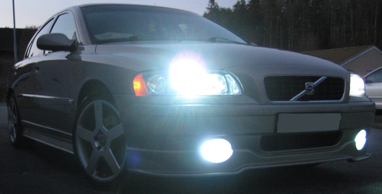 2004_volvo_s60_r_r_pic_49565.jpg