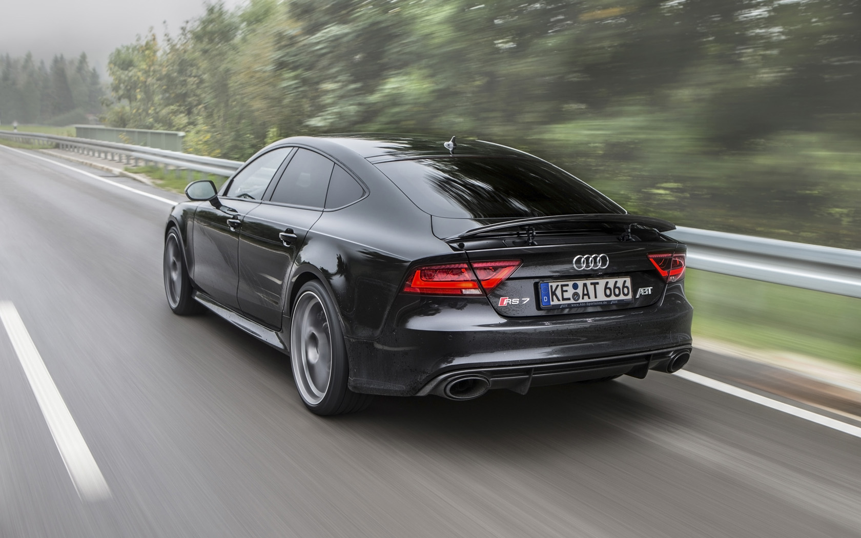 2014_ABT_Audi_RS7_Motion_3_1680x1050.jpg