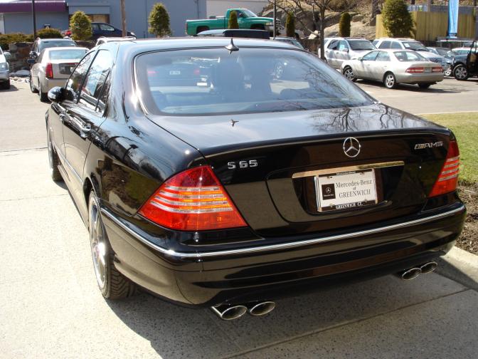 2006_Mercedes_Benz_S65_AMG.jpg