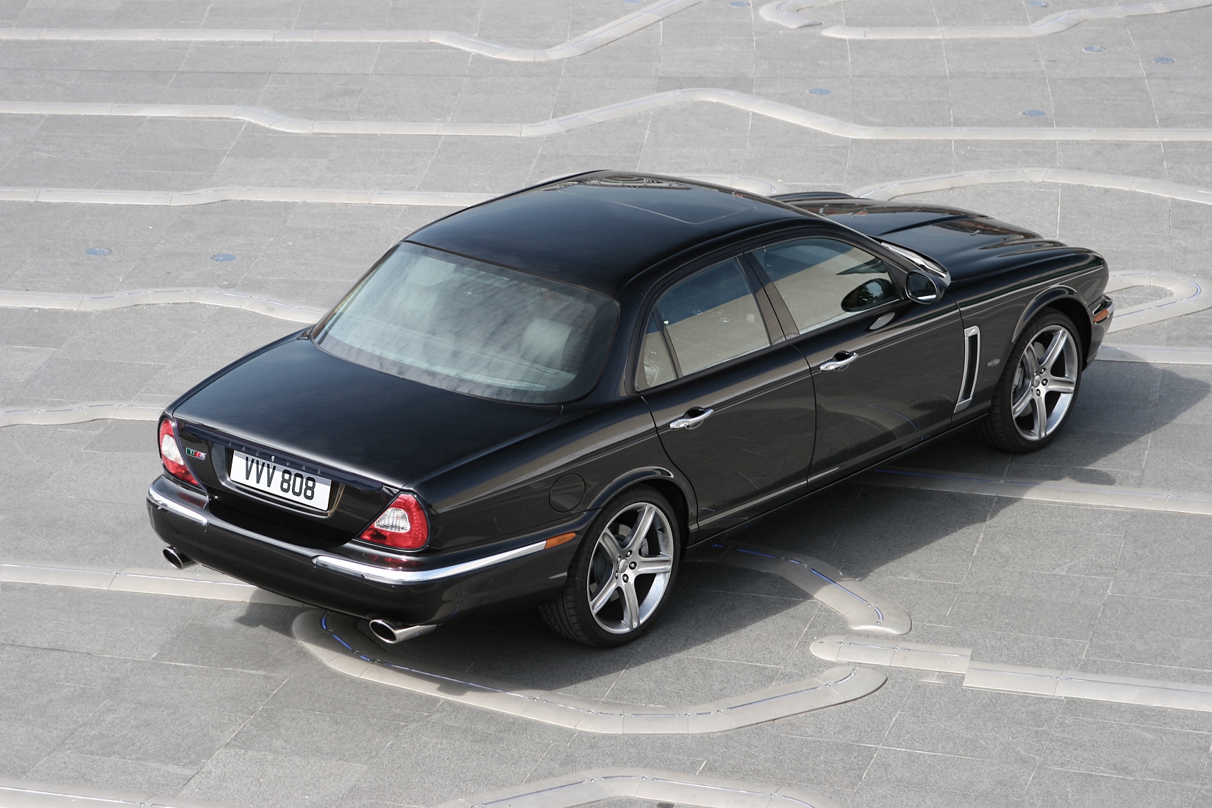 jaguar_xjr_6.jpg