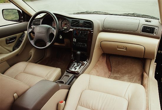 2001_subaru_outback_interior_100003532_m.jpg