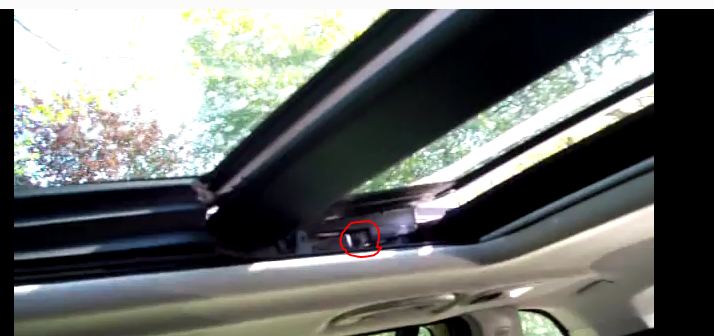 bmw_e53_pano_rear_glass_bolt.JPG