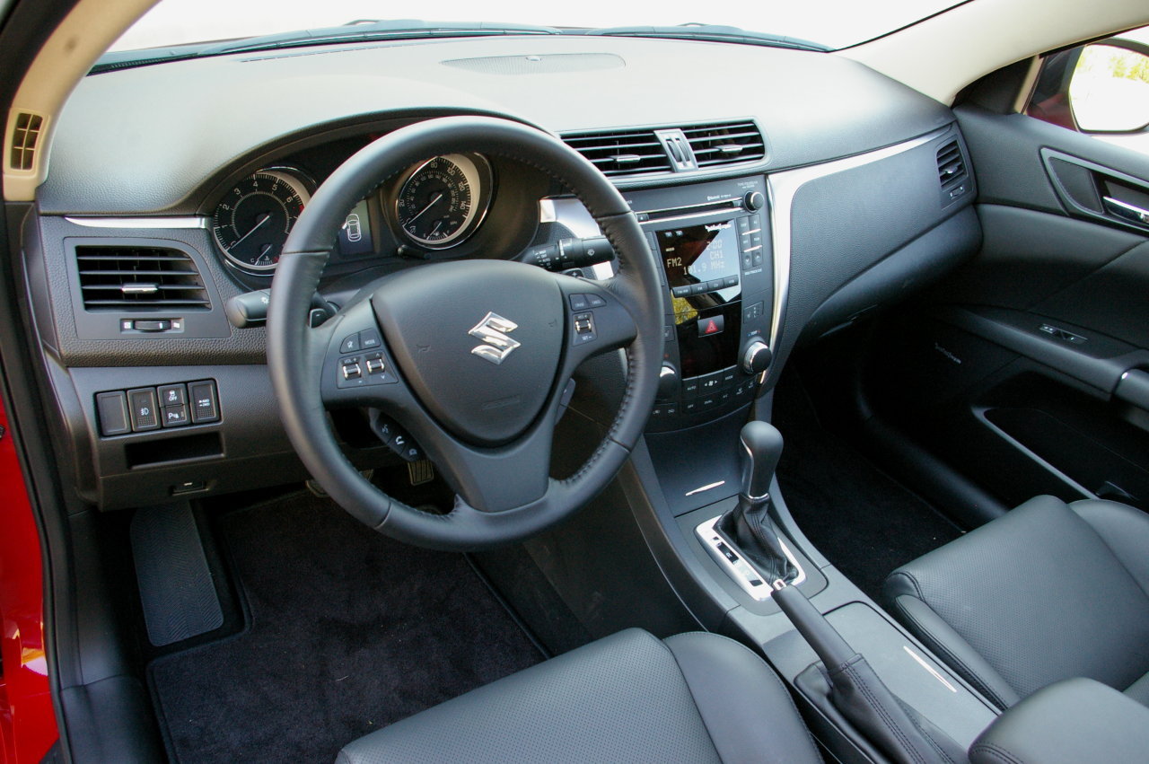 suzuki_kizashi_interior_1.jpg