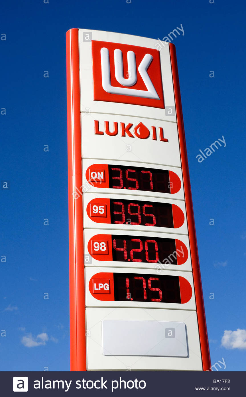 prices_in_polish_zloty_at_lukoil_gas_station_in_slubice_poland_BA17F2.jpg