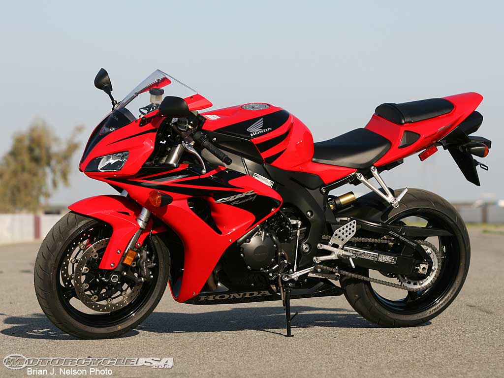 07_cbr1000rr_static_4.jpg