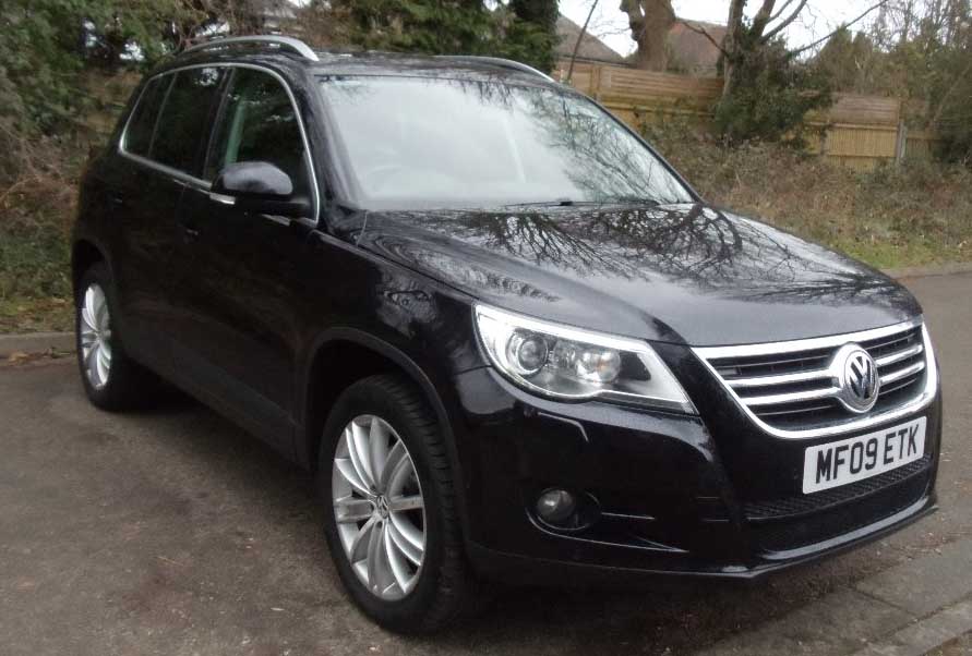 2009_Volkswagen_Tiguan_Black1.jpg