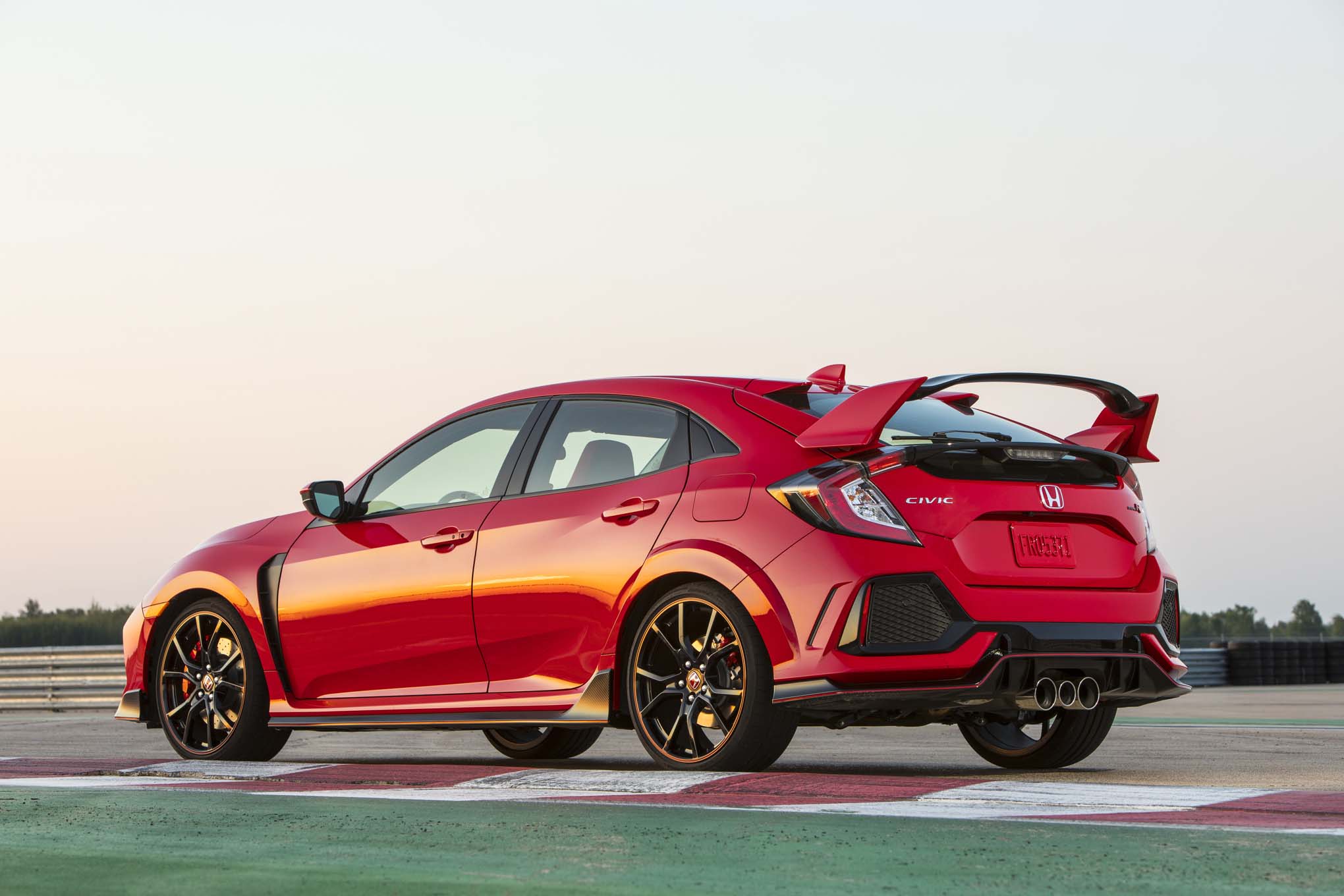 2017_Honda_Civic_Type_R_rear_three_quarter_05_1.jpg