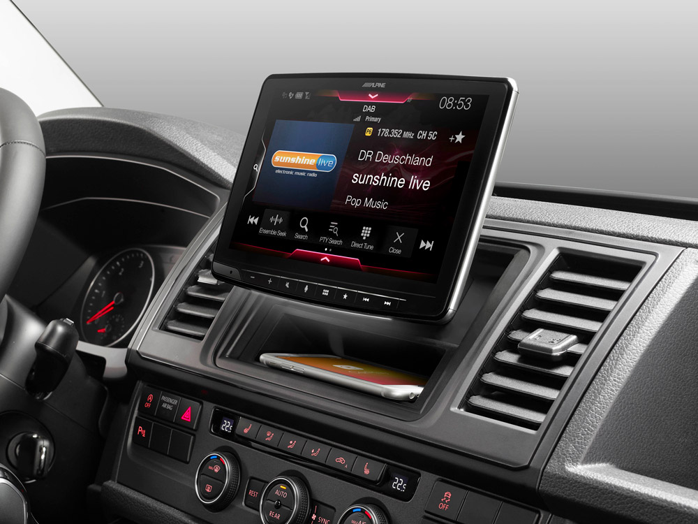 iLX_F903D_in_VW_T6_DAB.jpg