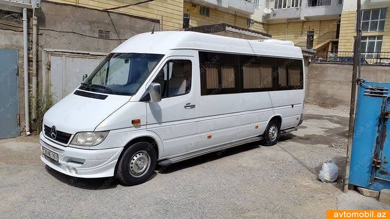 Mercedes_Benz_Sprinter_sprinter_313_2005_Van.jpg