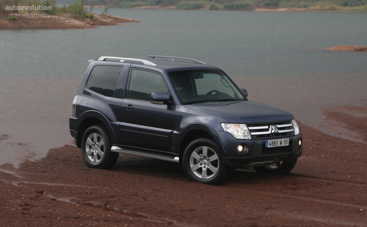 MITSUBISHIPajero_Montero_Shogun3doors_1210_11.jpg