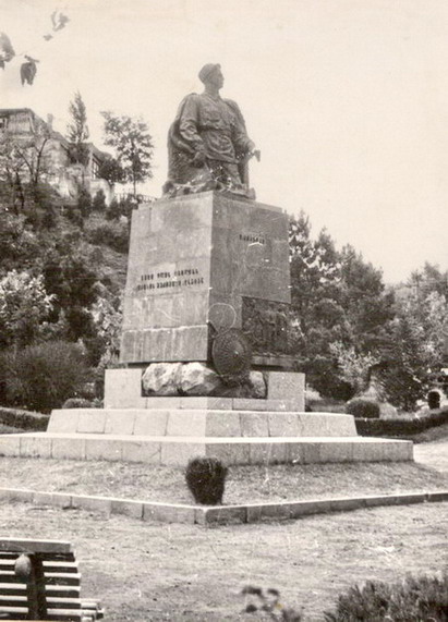 kikviZe_gmirTa_moedanzedd.jpg