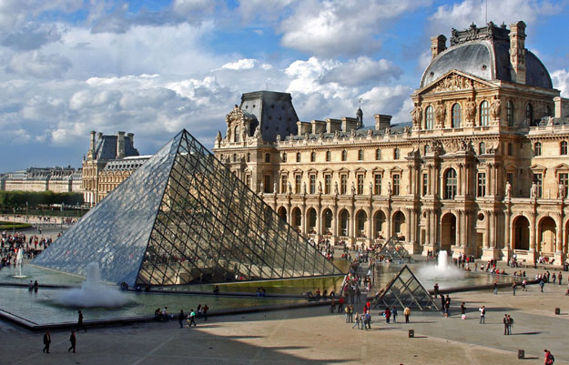 louvre_museum_picture.jpg
