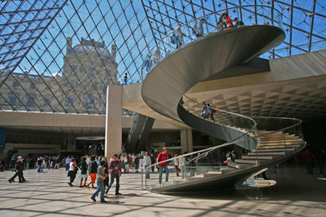 pyramide_louvre_spirit_of_paris.jpg