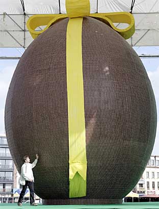 worlds_largest_easter_egg.jpg