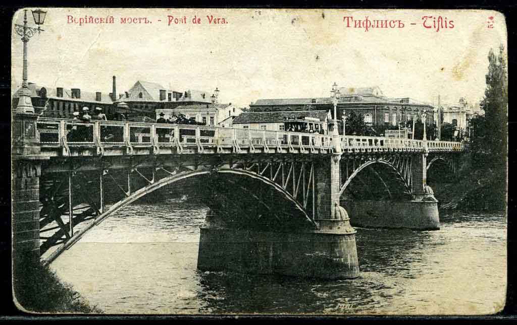 942500776.jpg