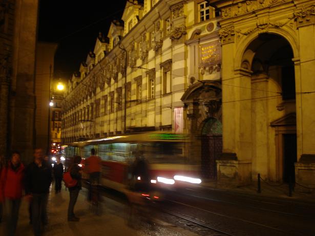 prg_night_tram.JPG