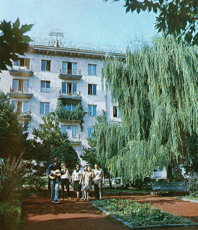 chais_saxlis_skveri.jpg
