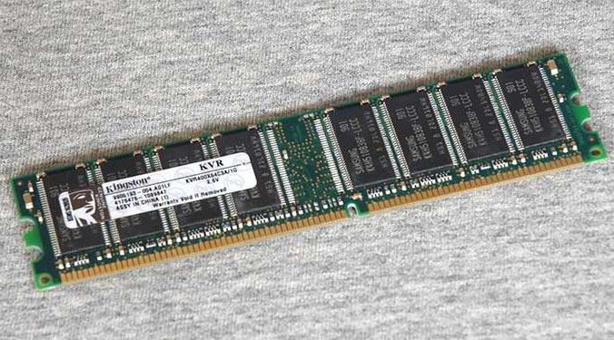 ddr400_1gb_kingston_9856.jpg