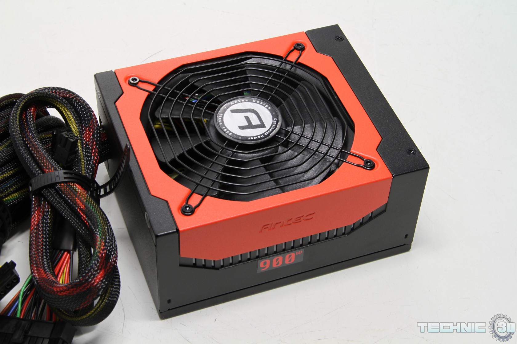 Antec_High_Current_Gamer_900_Watt_025.jpg