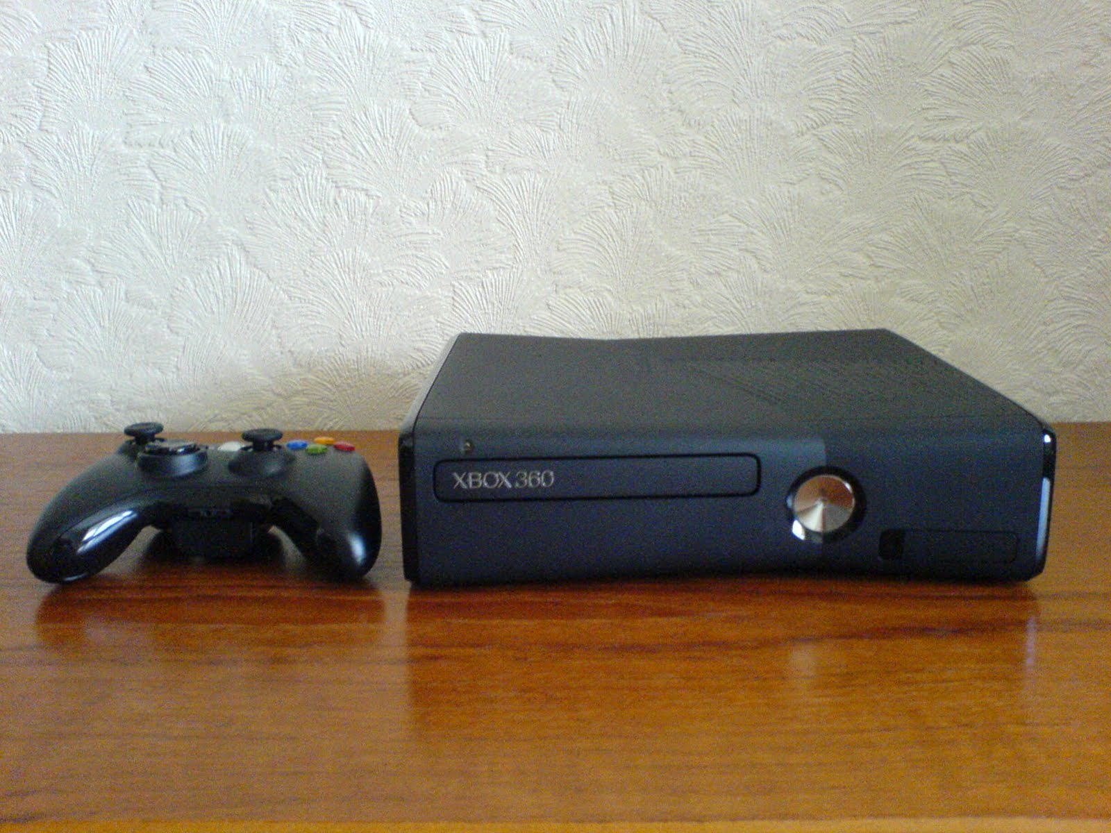 xbox_360_slim_matte_blackiqgamer__hands_on__the_xbox_360_s_4gb_console_bfo3fzgf.jpg