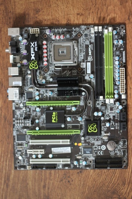 XFX_Nvidia_750i_motherboard_Socket_775_SLI_Gamin_3635abb851e5c90ad725_1.jpg