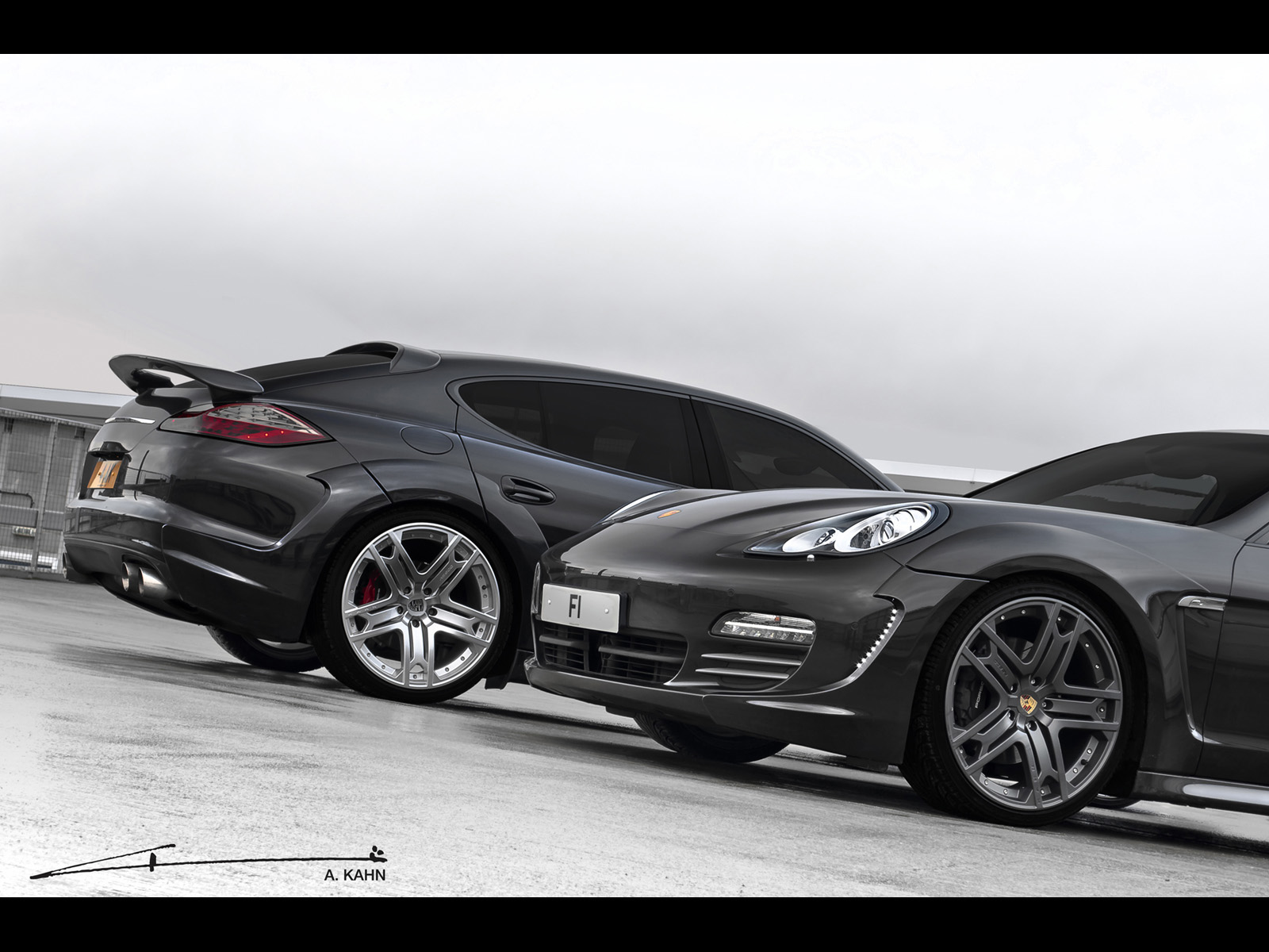 2012_A_Kahn_Design_Porsche_Panamera_Wide_Track_Black_and_Carbon_Grey_RS600_Wheels_3_1600x1200.jpg