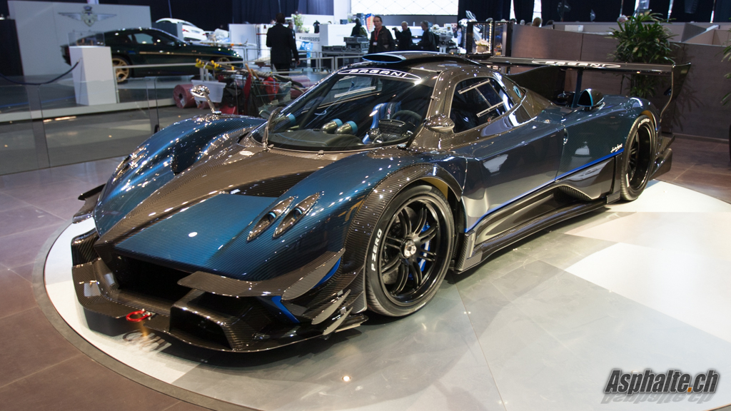 pagani_zonda_revolucion_blue_carbon_03.jpg