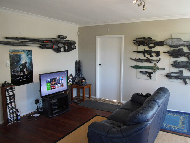 video_game_gun_replicas_1.jpg