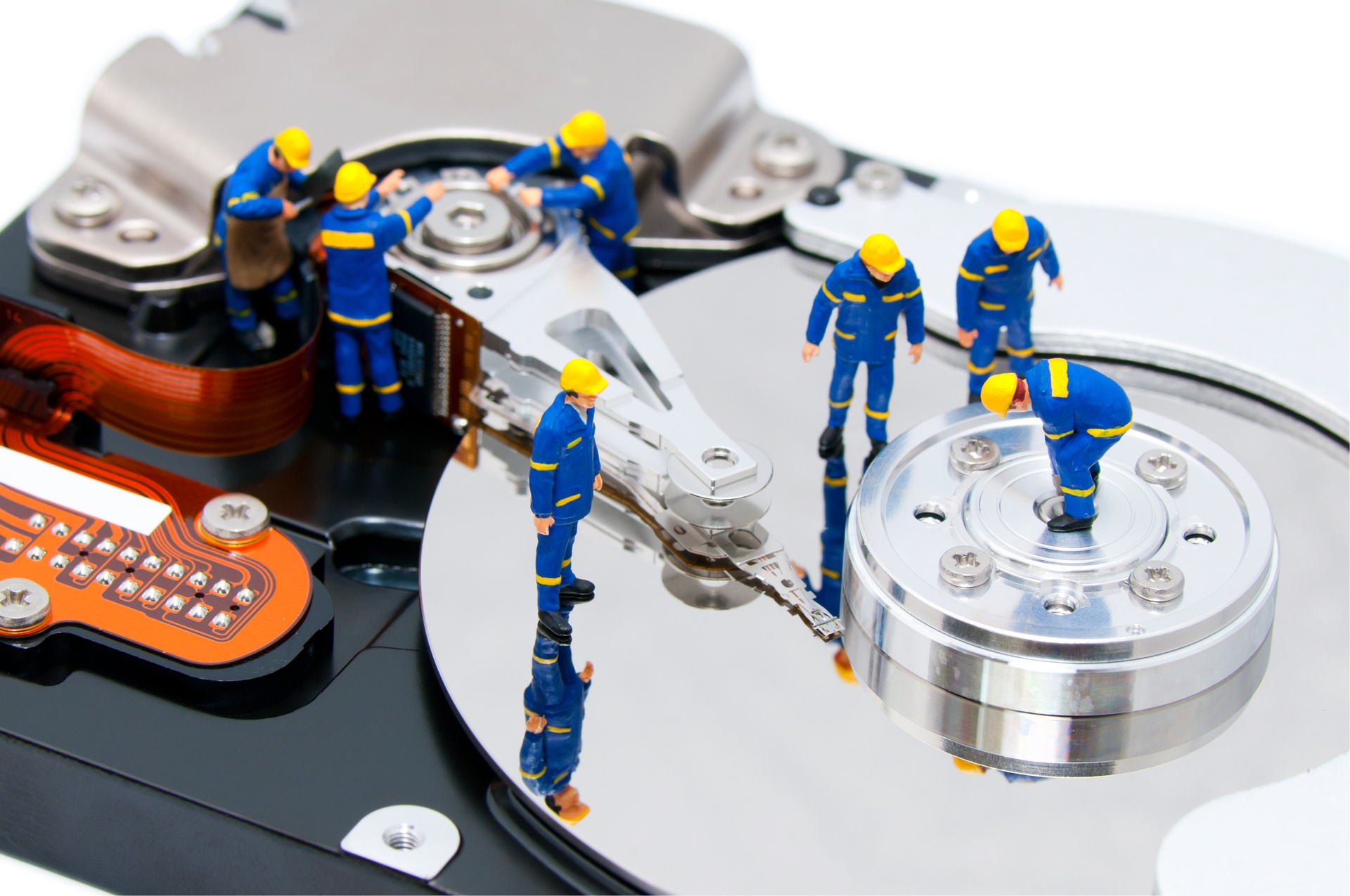 Men_working_HDD.jpg