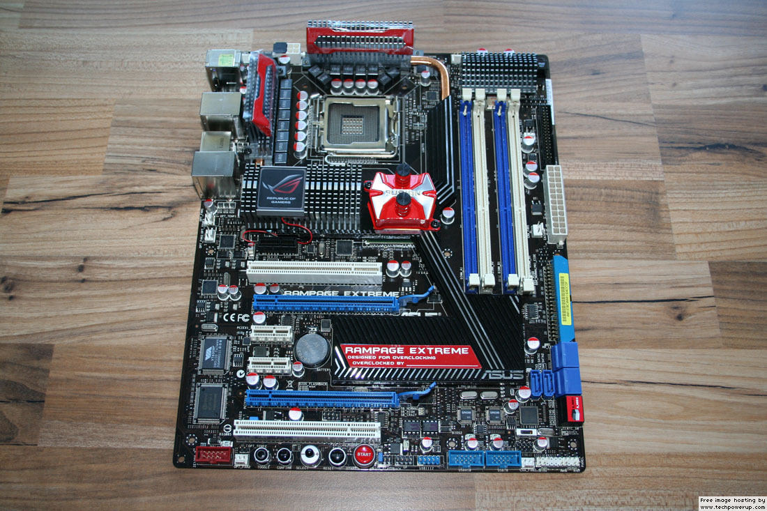 Asus_Rampage_Extreme_04.jpg