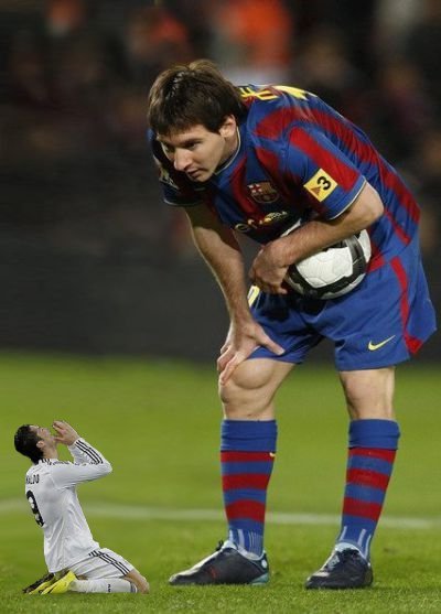 Messi_bigger_than_Ronaldo.jpg