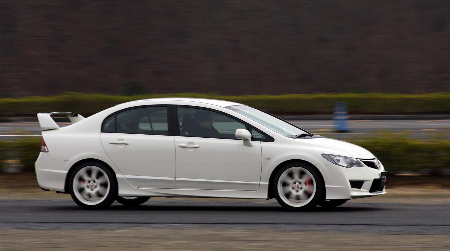 2007_honda_civic_type_r_13.jpg