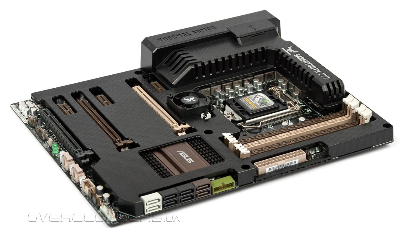 02_big_asus_sabertooth_z77.jpg