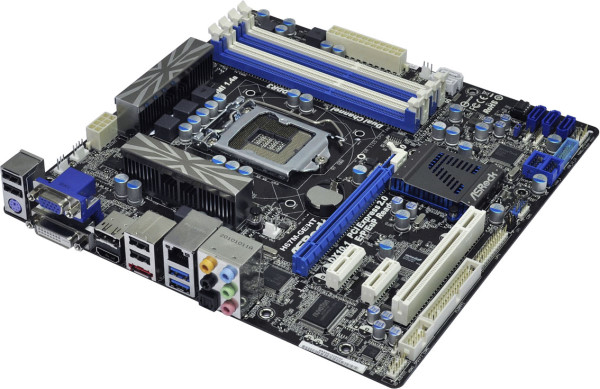 ASRock_H67M_GE_HT_LGA_1155_Motherboard_Comes_Bundled_with_3D_Glasses_and_MCE_Remote_5.jpg