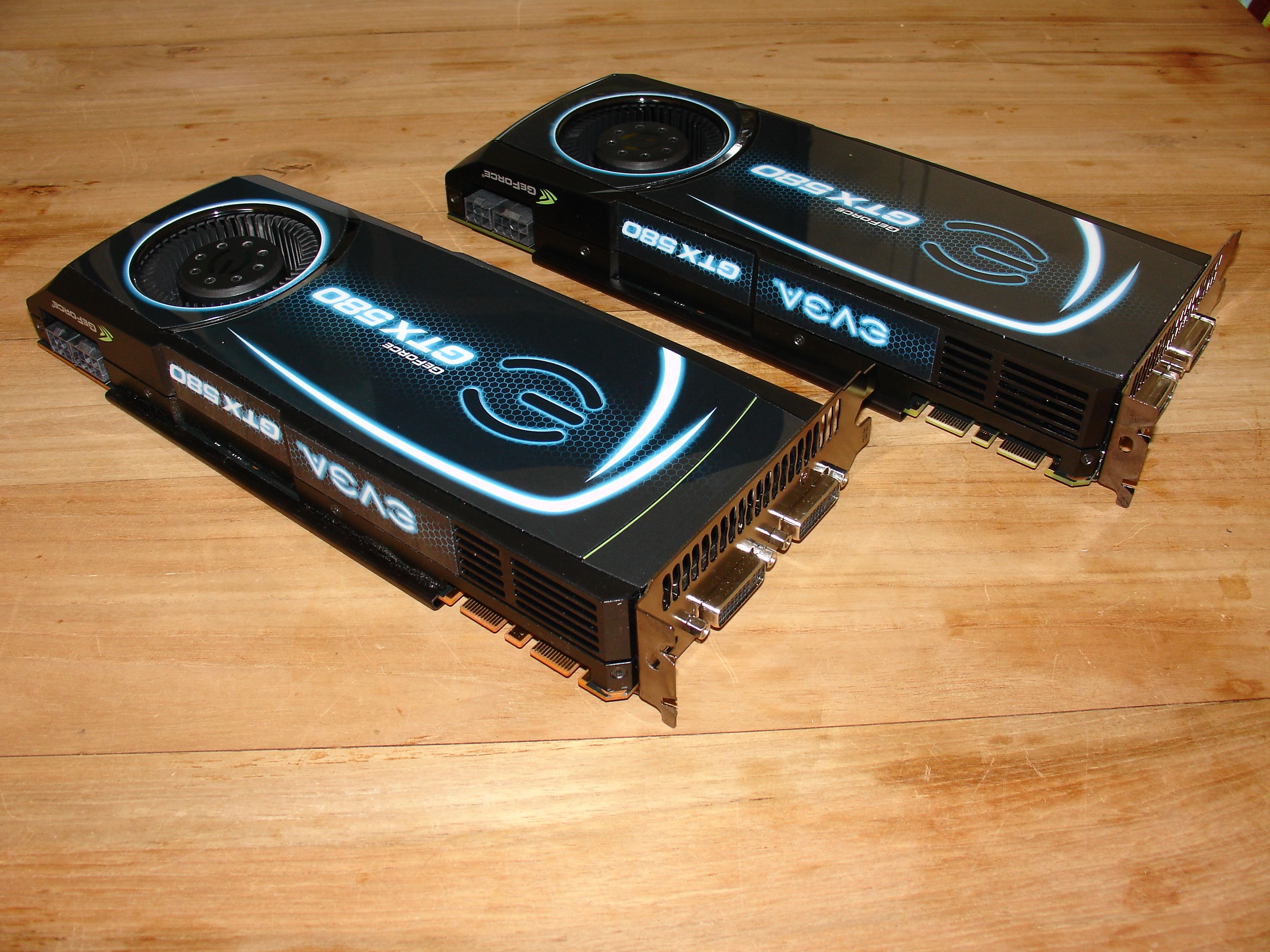 EVGA_GTX_580_SCE_EUR__amp__USA___Backplates_top.jpg