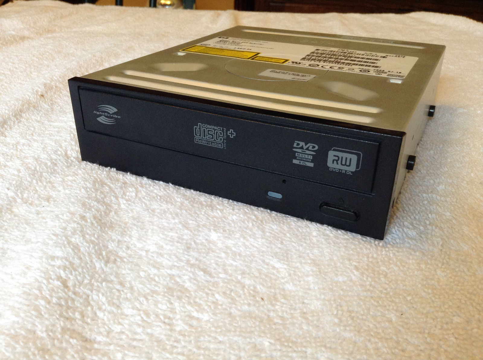 hp_super_multi_dvd_rewriter_gh15l_a2ch_hp_410125_501_sata_drive_37b2aa63794e440735698c1681209746.jpg