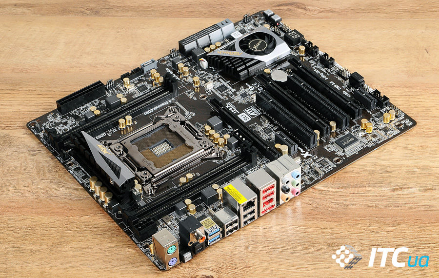 ASRock_X79_Extreme4_1.jpg