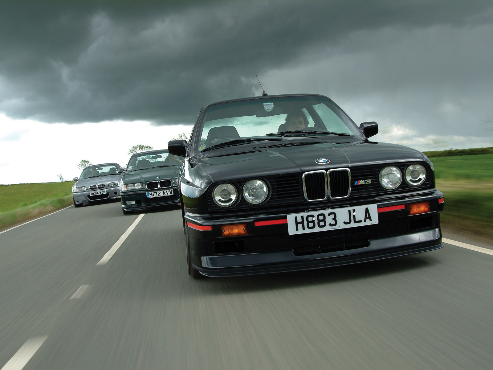 eVR6axV_bmw_e30_wallpaper.jpg