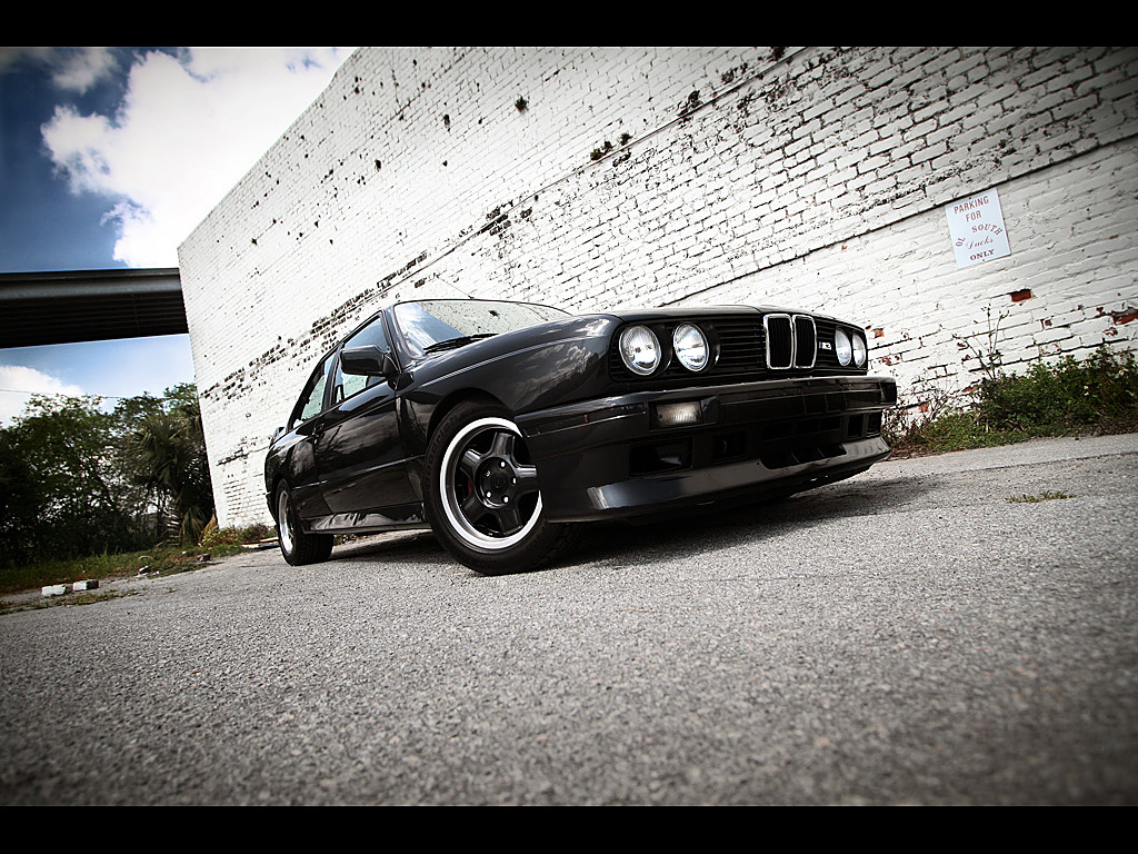 oMlP2po_bmw_e30_wallpaper.jpg