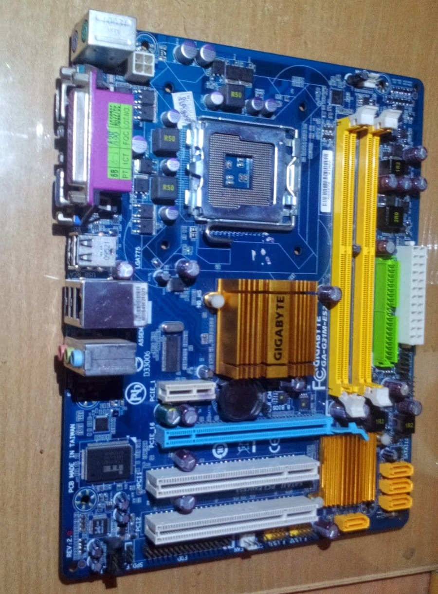 Gigabyte_GA_G31M_ES2L.jpg