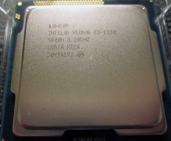 Intel_Xeon_E3_1230_Chip_Shot.jpg