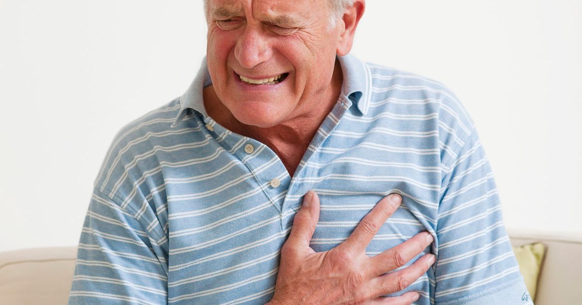 Man_having_a_heart_attackdd.jpg