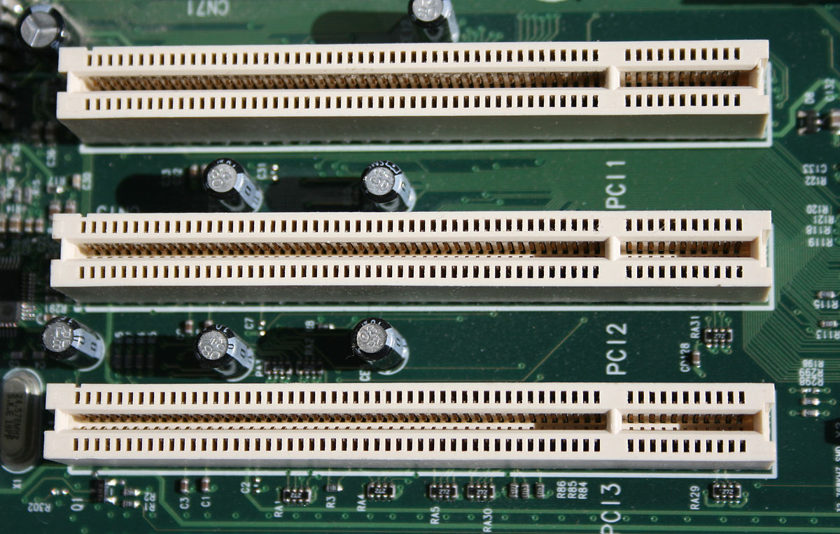1200px_PCI_Slots_Digon3.JPG