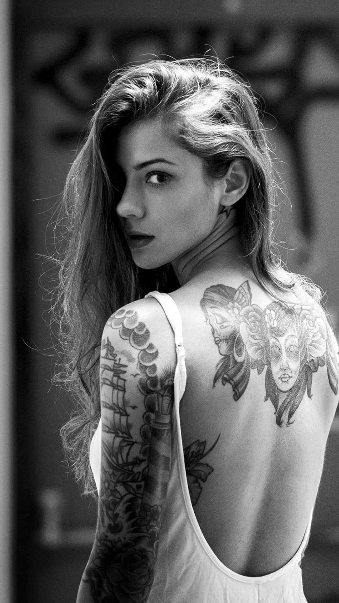 Beautiful_Girl_Tattooed_Back_iphone_8_wallpaper_ilikewallpaper_com.jpg