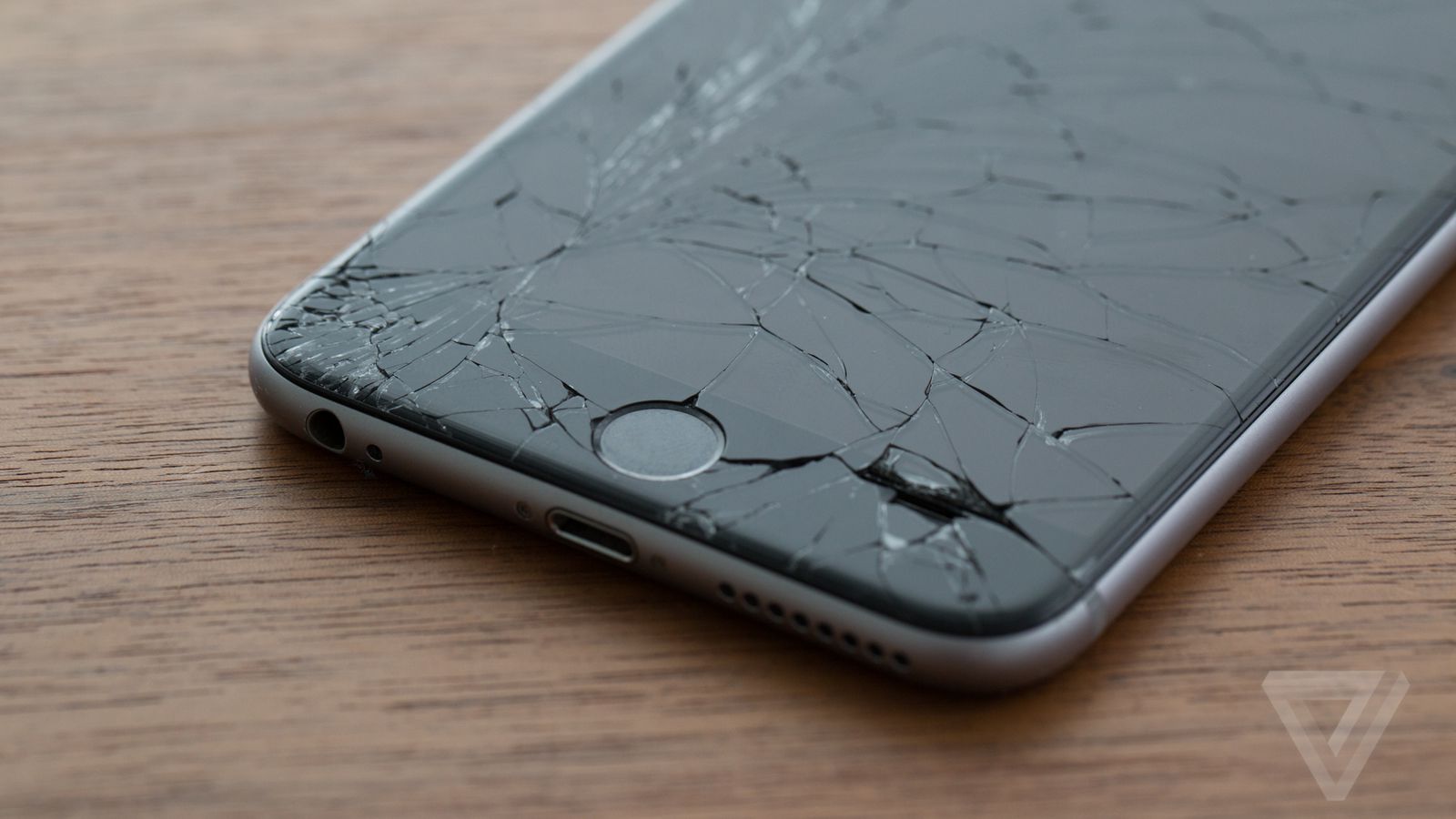cracked_iphone_stock_1197.0.0.jpg