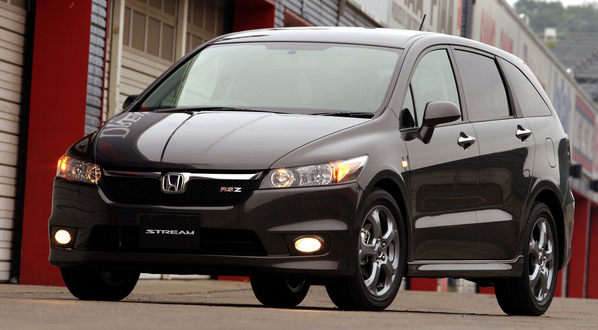 honda_stream_2006_photos_1.jpg
