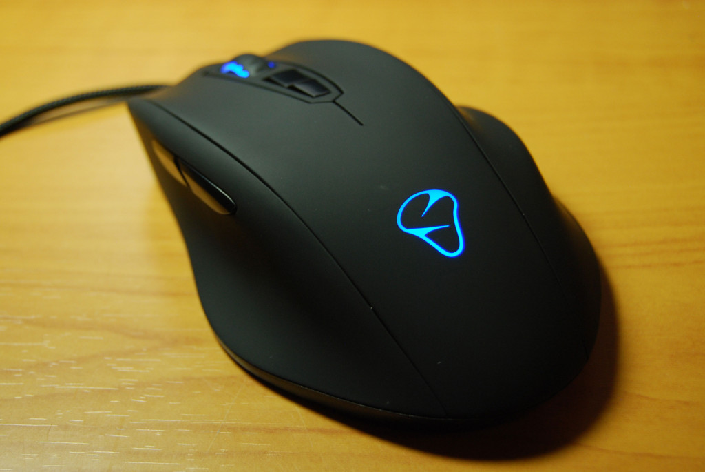 Mionix_Naos_7000_Mouse_Lit_1024x685.jpg