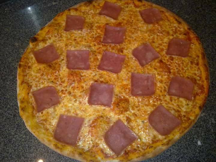 3.Pizza_Prosciutto_10.50_15.50_19.00.jpg