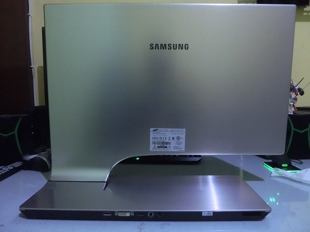 Samsung_SyncMaster_SA950_LED_3D_23_inc_Ultra_Slim_.jpg